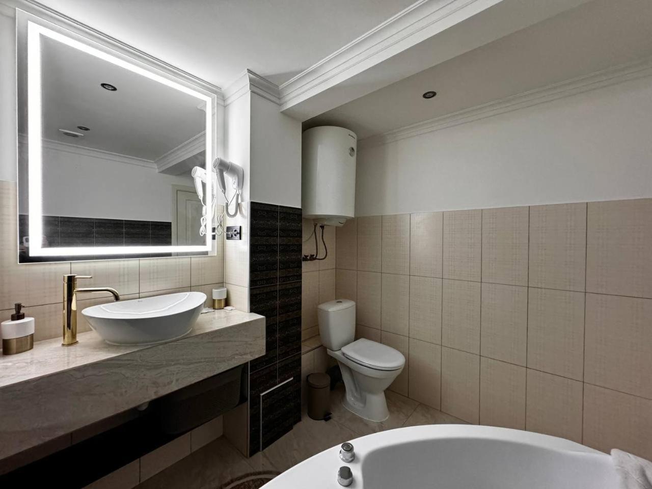 Deribasivska 10 Luxury Apartment オデッサ エクステリア 写真